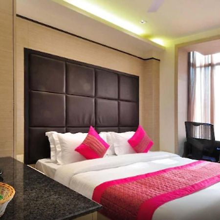 Hotel Royal Grand Yeni Delhi Dış mekan fotoğraf