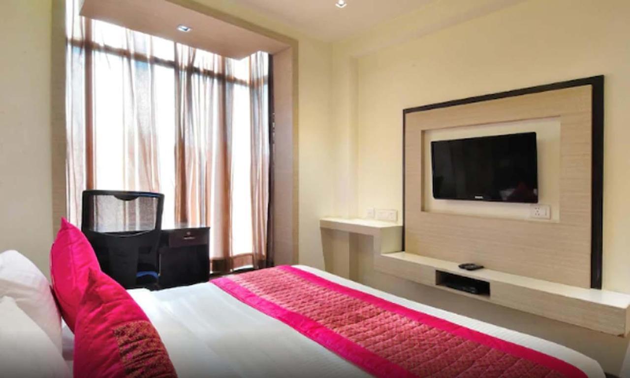 Hotel Royal Grand Yeni Delhi Dış mekan fotoğraf