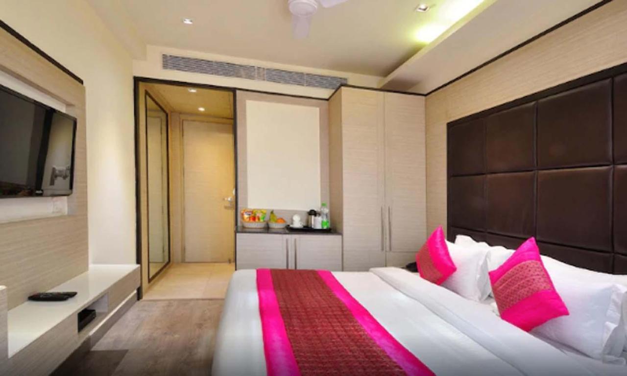 Hotel Royal Grand Yeni Delhi Dış mekan fotoğraf