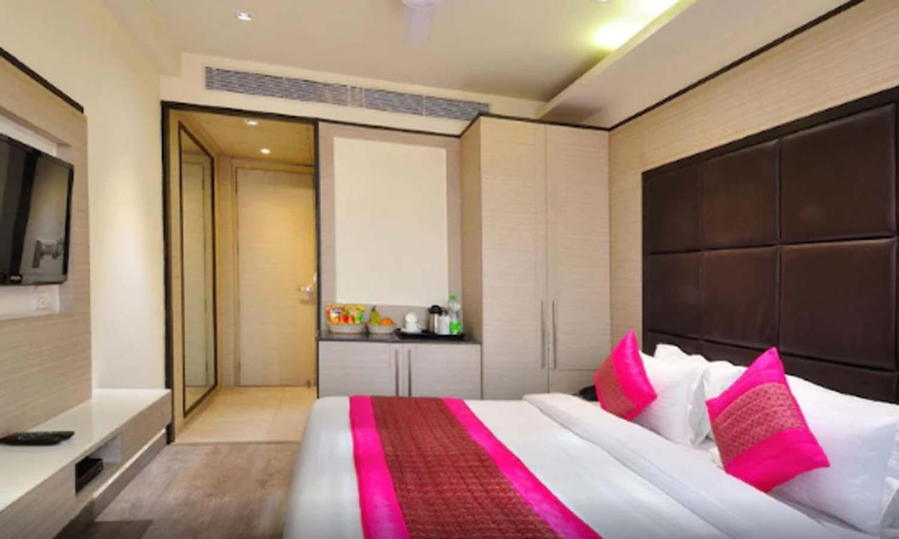 Hotel Royal Grand Yeni Delhi Dış mekan fotoğraf