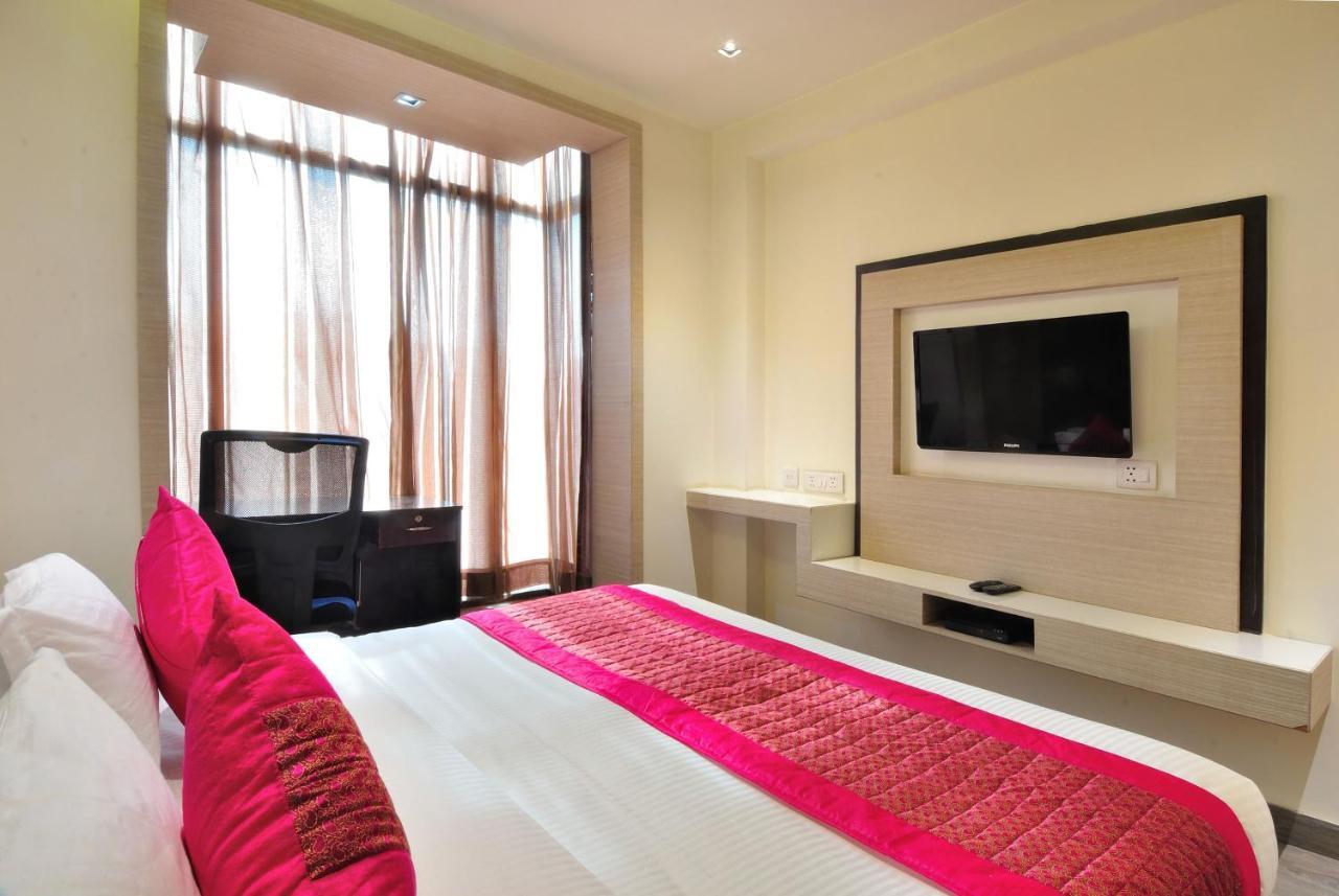 Hotel Royal Grand Yeni Delhi Dış mekan fotoğraf